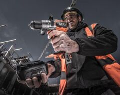 AEG BSB 18C3BL-402C 18 V Çift Akülü 4 Ah Darbeli Matkap