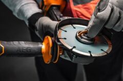 AEG BEWS 18-125BLPX2-502C Çift Akülü 5 Ah Taşlama Makinesi